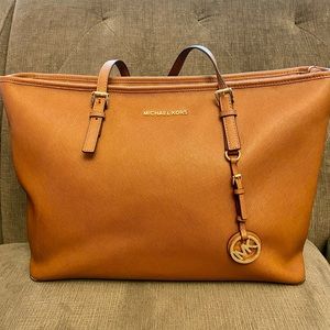 Michael Kors Medium Multifunction Tote